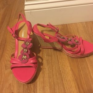 ❗️SALE ❗️Hot pink wedges sandals